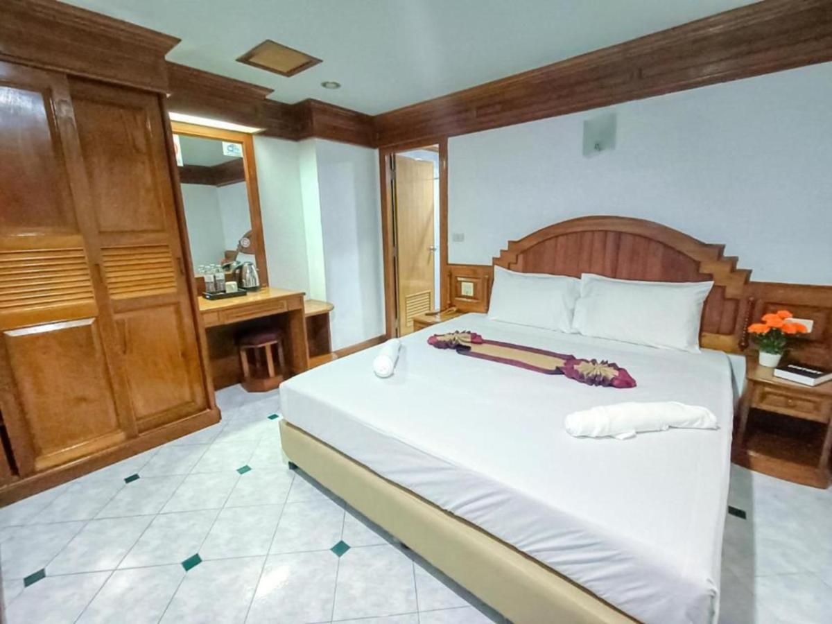 Black Pearl Beachfront Hotell 3*